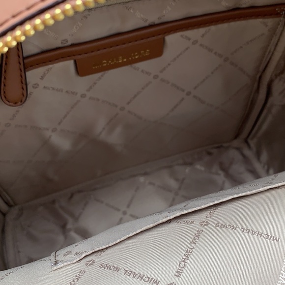 MICHAEL KORS KENLY MEDIUM BACKPACK BROWN SIGNATURE COLOR - Picture 13 of 16